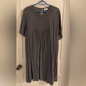 Old Navy Gray Short Sleeve Dress w/ Lace Detailing, Slip